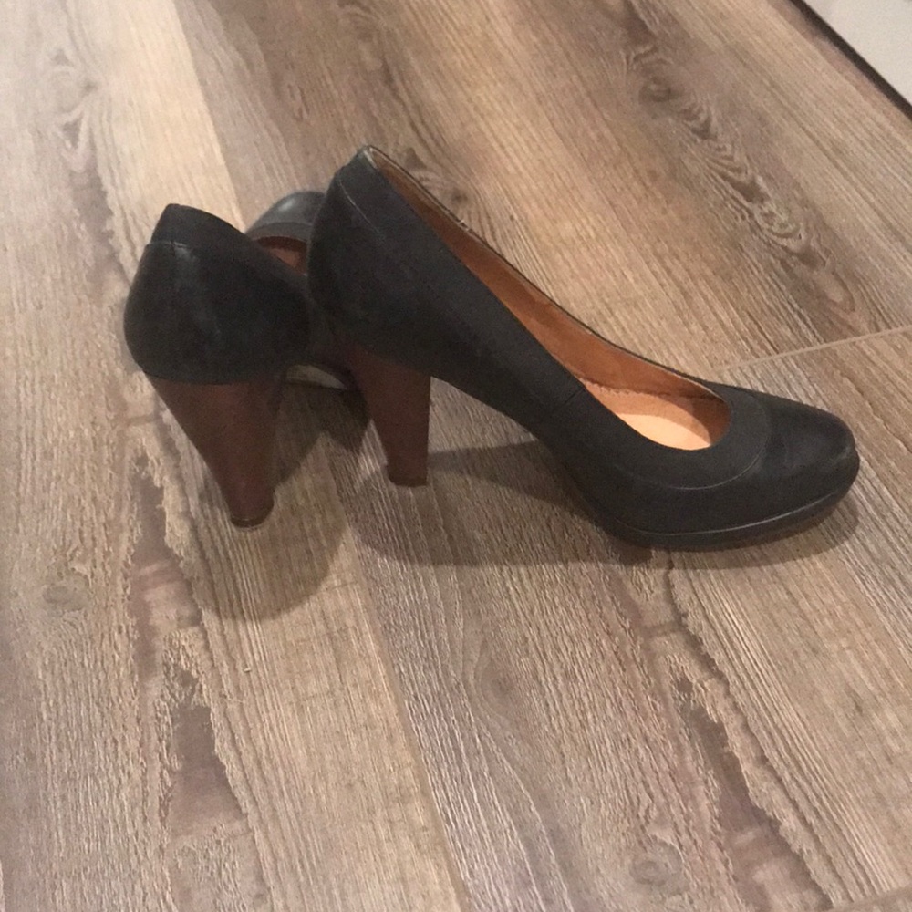 Heels - Picture 3 of 3